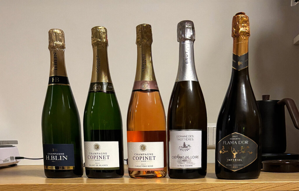 Champagneflessen op een rij in De Vinotheek