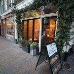 Voorkant van Ana's Meze & Mangal op de Voorstraat.
