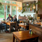 Het interieur van Parkcafé Wilhelminapark.